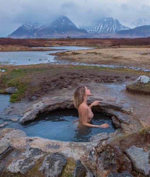 Свежие фотки путешествующей модели Сары Андервуд