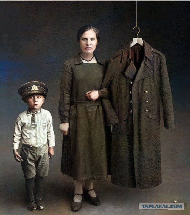 Нейросеть на хаялву раскрашивает фото к 9 мая