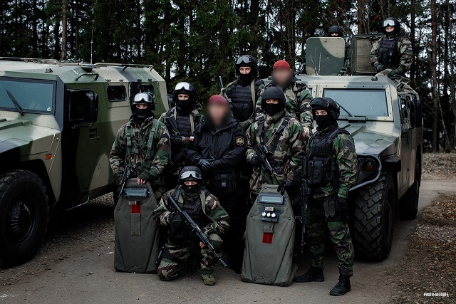 Тренировка спецов перед показательными учениями