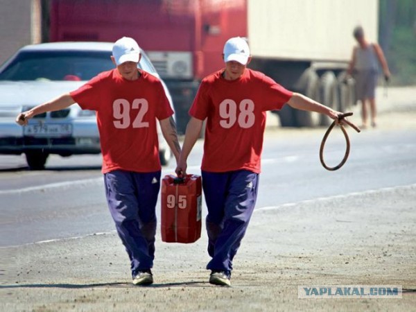 Доллар упал ниже 61 рубля впервые с октября 2015 года