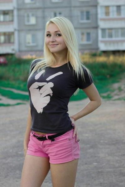 Девушки на улицах