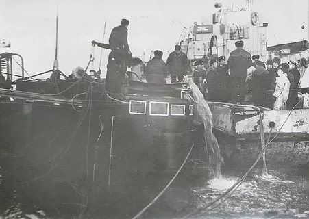 Гибель у причала 11 января 1962 года в Екатериненской гавани военного порта Полярный.