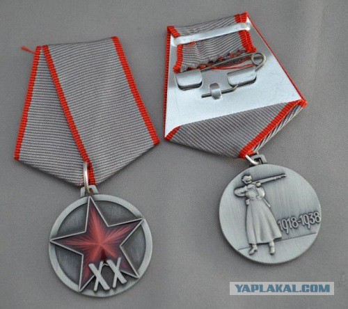 С военной формы уберут гражданские награды