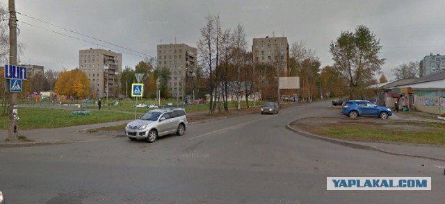 Нельзя на пешеходном переходе стоять. Никому