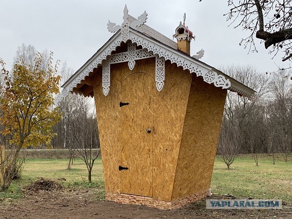 Уличный очковый сортир проекта 575 «Теремок Единорога»