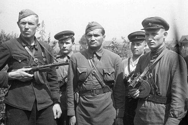 "Дерутся лучше немцев": как бандеровцы окружили советских партизан на Западной Украине
