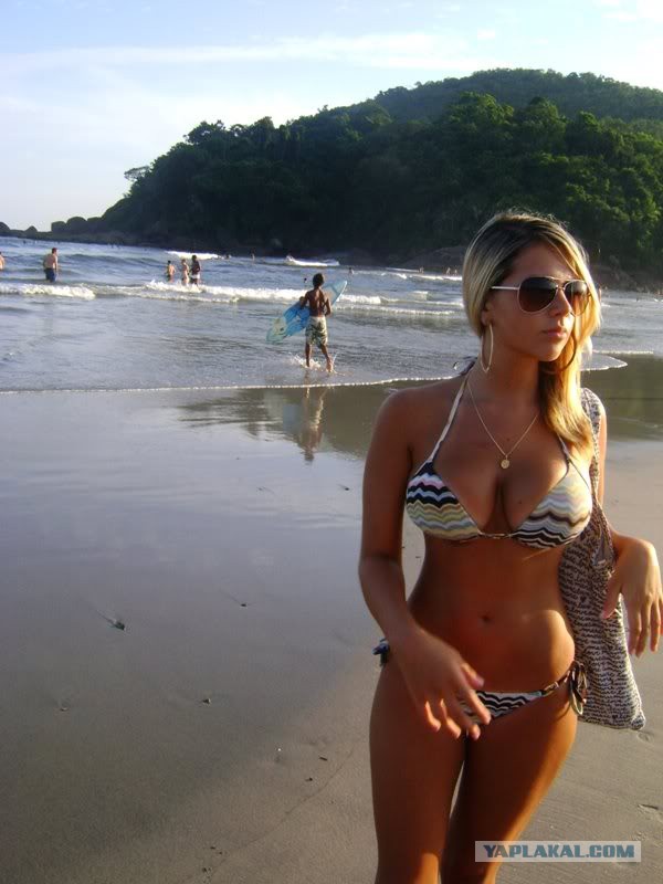 Девушки в купальниках