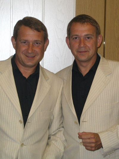 В День братьев и сестёр: знаменитости и их родственники
