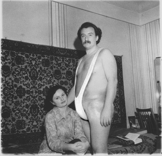 Пабло Эскобар с супругой у родственников в Саратове. 1983 год