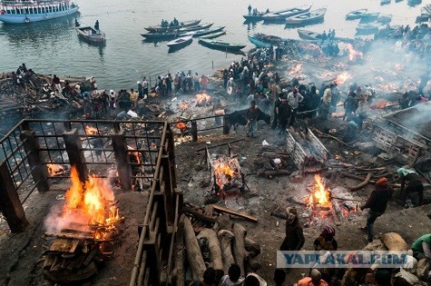 Индуистский священник, утверждавший, что может летать, разбился при падении с вершины