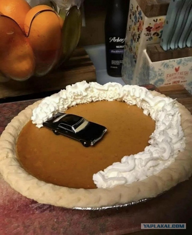 Одна девочка не любила молочную пенку...