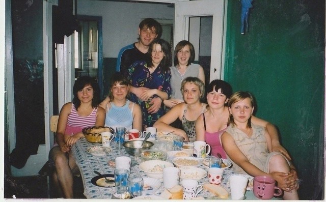 Девчата из 90-х и 00-х