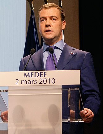 Медведева перекрестили?
