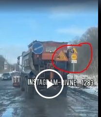 Украина. Автобан Луцк - Дубно посыпают реагентами против гололёда.
