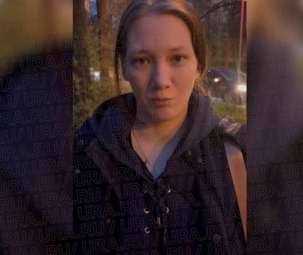 Бородатого водителя Mercedes, ударившего девушку-курьера в лицо у ТРЦ «Veer Mall», задержали и за шкирку доставили в отдел полиции №14 ребята из Русской общины.