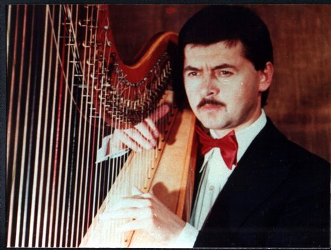 Почему мужики не могут играть на арфе?