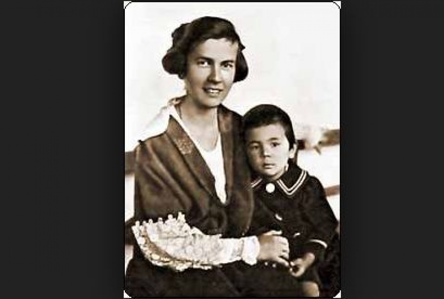 russkaya-tetya-vzroslaya-doma-svezhie-foto-krupno-bab-s-volosatoy-pizdoy