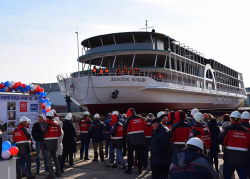 Астраханская верфь спустила на воду первый колесный речной теплоход