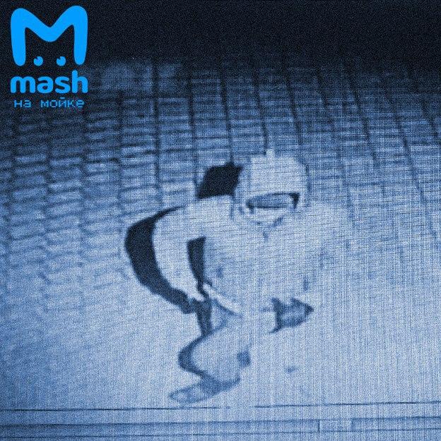 Люди в масках приложили красные православные кресты ко входу мусульманского центра в Петербурге. Центр «Э» идет по их следам