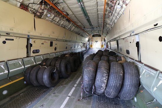 Самолет МС-21 выкатился за пределы взлетно-посадочной полосы в Жуковском