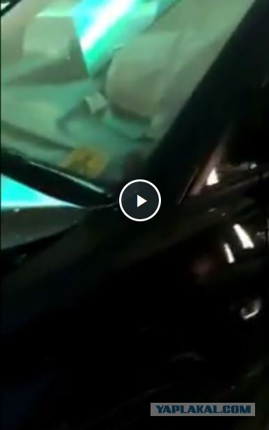 В Красноярске мужчина своеобразно отомстил автосалону, который несправедливо оценил его автомобиль.