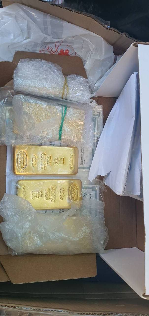 Подъехали кадры с обысков в особняке и офисе Евгения Пригожина