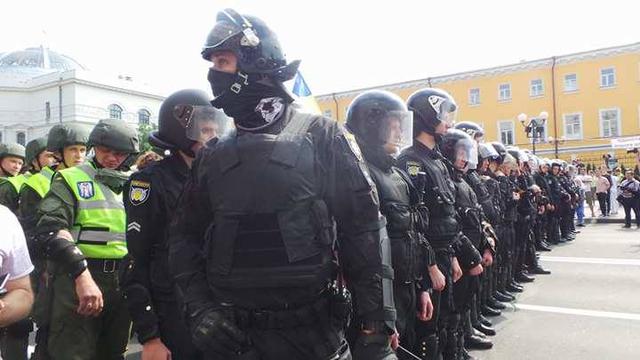 Украинские националисты пусть покрасят губы и присоединятся с чубчиками своими к шествию содомитов по центру Киева - Милонов