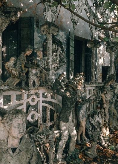 Что скрывается внутри заброшенных замков и особняков Франции и Италии.