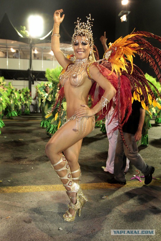 Одна из пяти королев парада в Рио