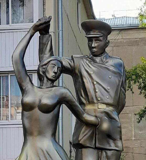 Нашего полку прибыло. Про городские скульптуры