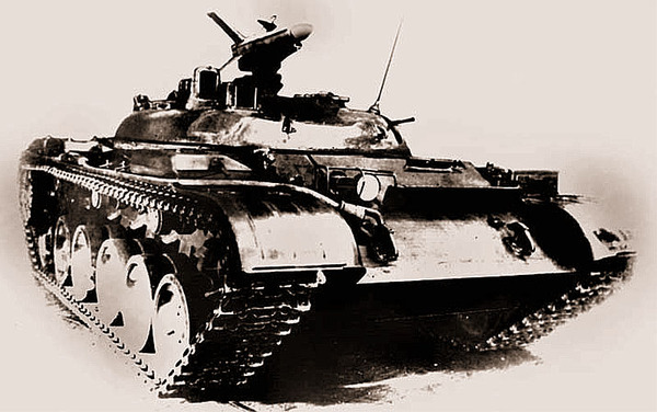 Истребитель танков ИТ-1 («Объект 150») и Хрущев с ракетным барабаном