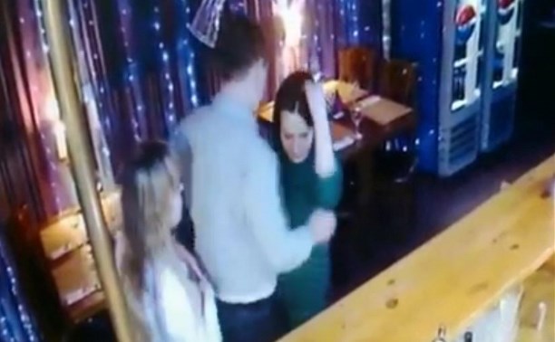 В новомосковском кафе «Флагман» сотрудник УФСИН устроил дебош и подрался с секьюрити