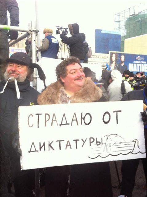 Навального задержали в подъезде его дома в Москве