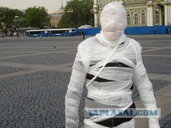 Куда идут ночью одинокие люди по трассе?