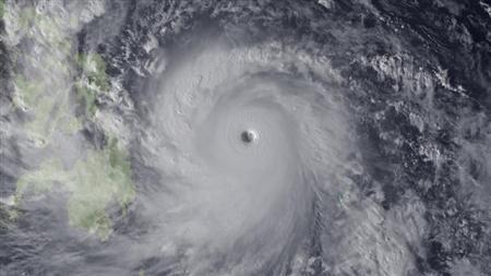 Супертайфун "Хайян". Жертвы около 10 000 человек.