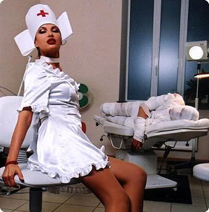 15 самых сексуальных женщин-врачей и медсестер из сериалов