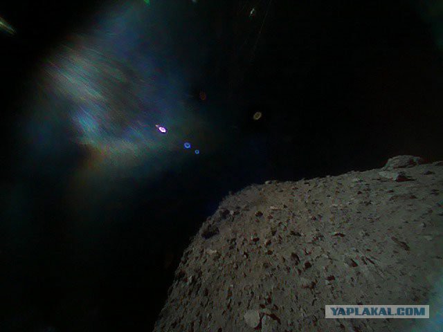 Два японских робота успешно приземлились на астероид Рюгу и прислали фото