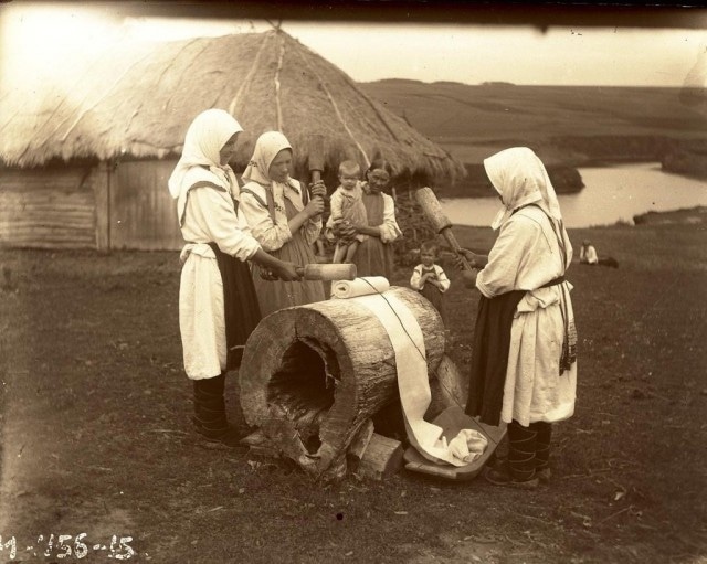 Обряды, будни и лица предков в старинных фотографиях