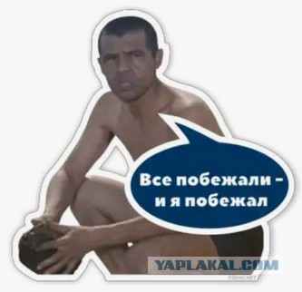 Пешеход  решил перейти дорогу на красный
