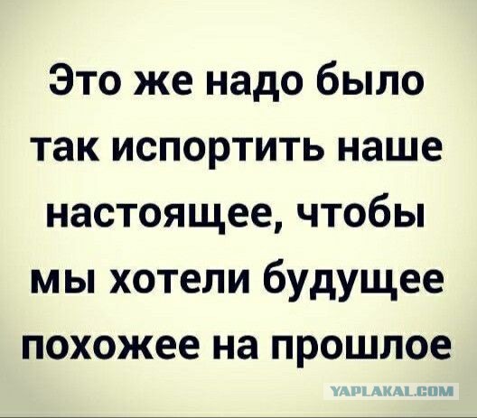Как ни странно, но к восстановленному барельефу "диктатора" И.В.Сталина люди активно несут цветы