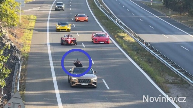 В Чехии арестовали 51-летнего мужчину, который шесть лет ездил по дорогам на гоночном болиде