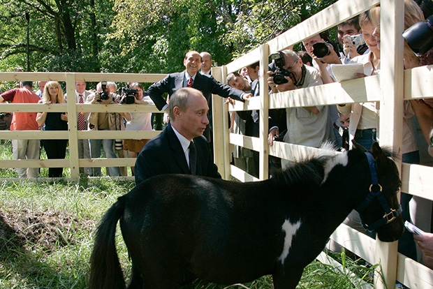 Что дарят Путину бизнесмены и политики