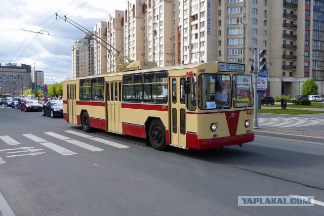 Парад ретро-техники в Санкт-Петербурге