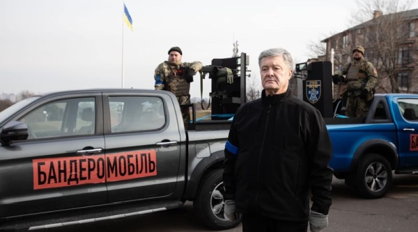 Журналисты встретили экс-президента Украины Порошенко с семьей в лондонском ресторане
