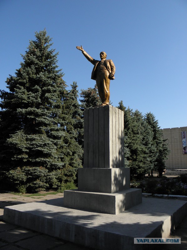 Памятники Ленину