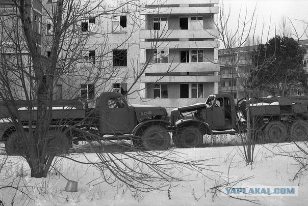 К годовщине аварии на ЧАЭС: автомобильные кладбища в зоне отчуждения тогда и сегодня