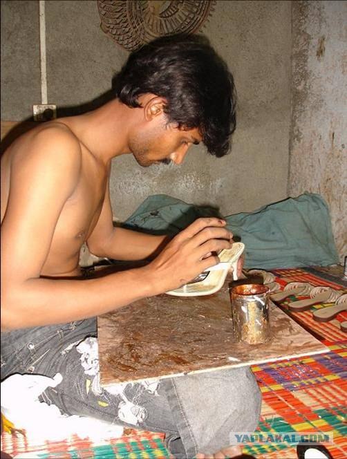 Обувное производство в Индии (25 фото)