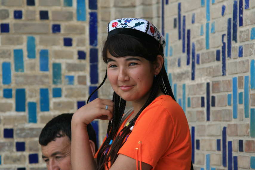Узбекская пермь. Узбекские девушки. Узбекский тюбетейка для женщины. Девушка в тюбетейке. Узбекская девушка в тюбетейке.