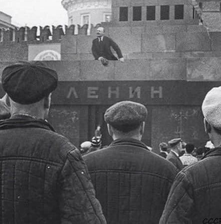 Редкие кадры церемонии похорон аятоллы Хомейни