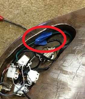 Самодельная электрогитара из красного дерева